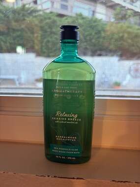Bath & Body Works Aromatherapy Seaside Breeze Sandalwood Eucalyptus Body Wash